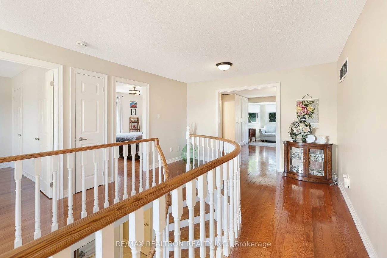 6026, Roxbury, East Credit, Mississauga
