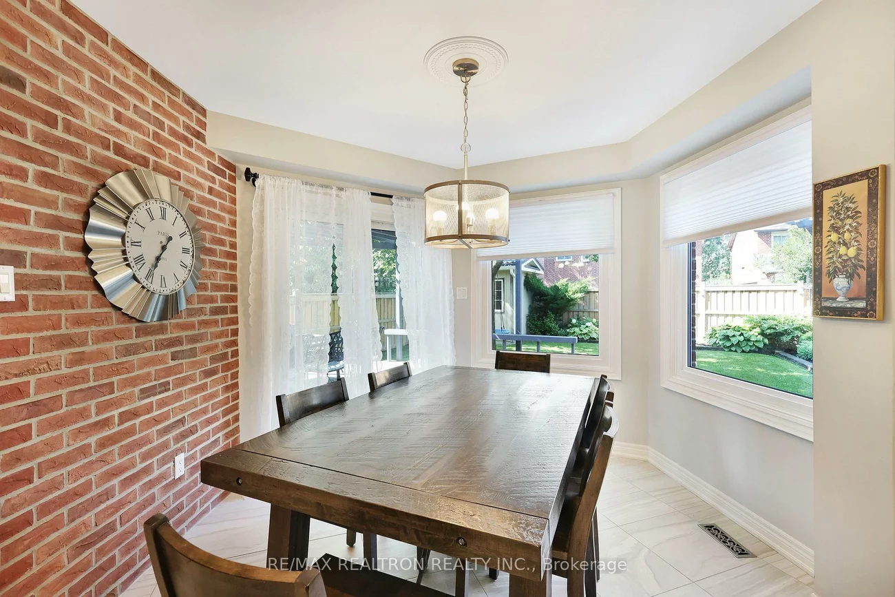 6026, Roxbury, East Credit, Mississauga