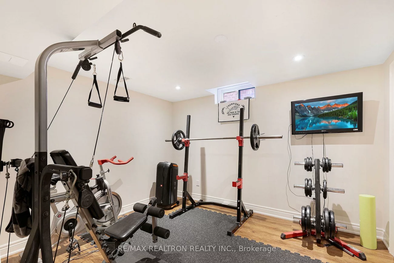 6026, Roxbury, East Credit, Mississauga