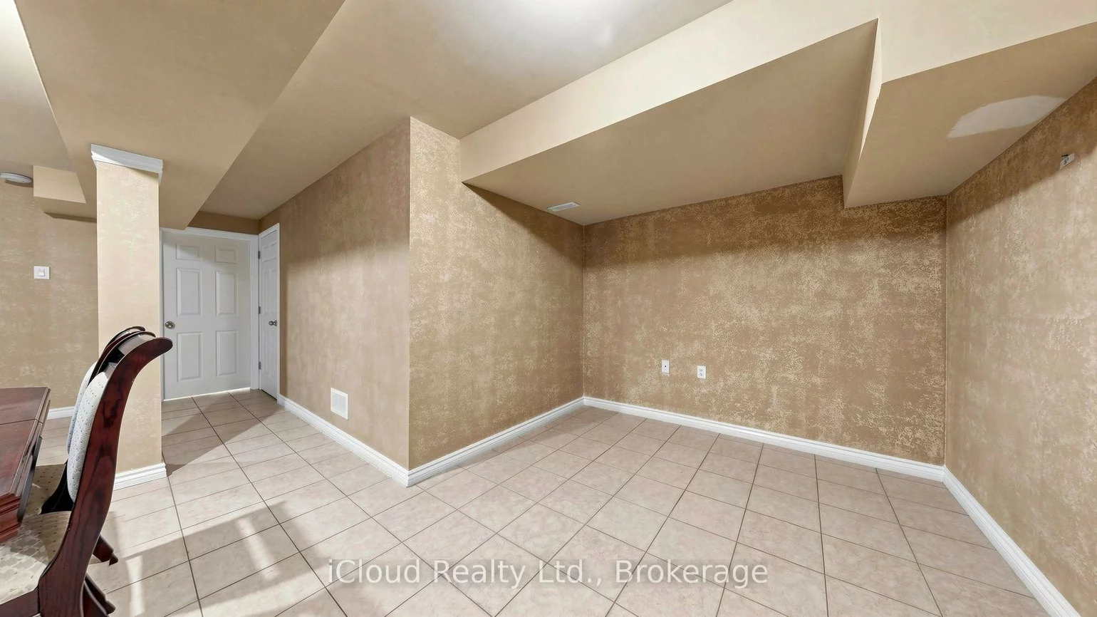 5661, Volpe, East Credit, Mississauga