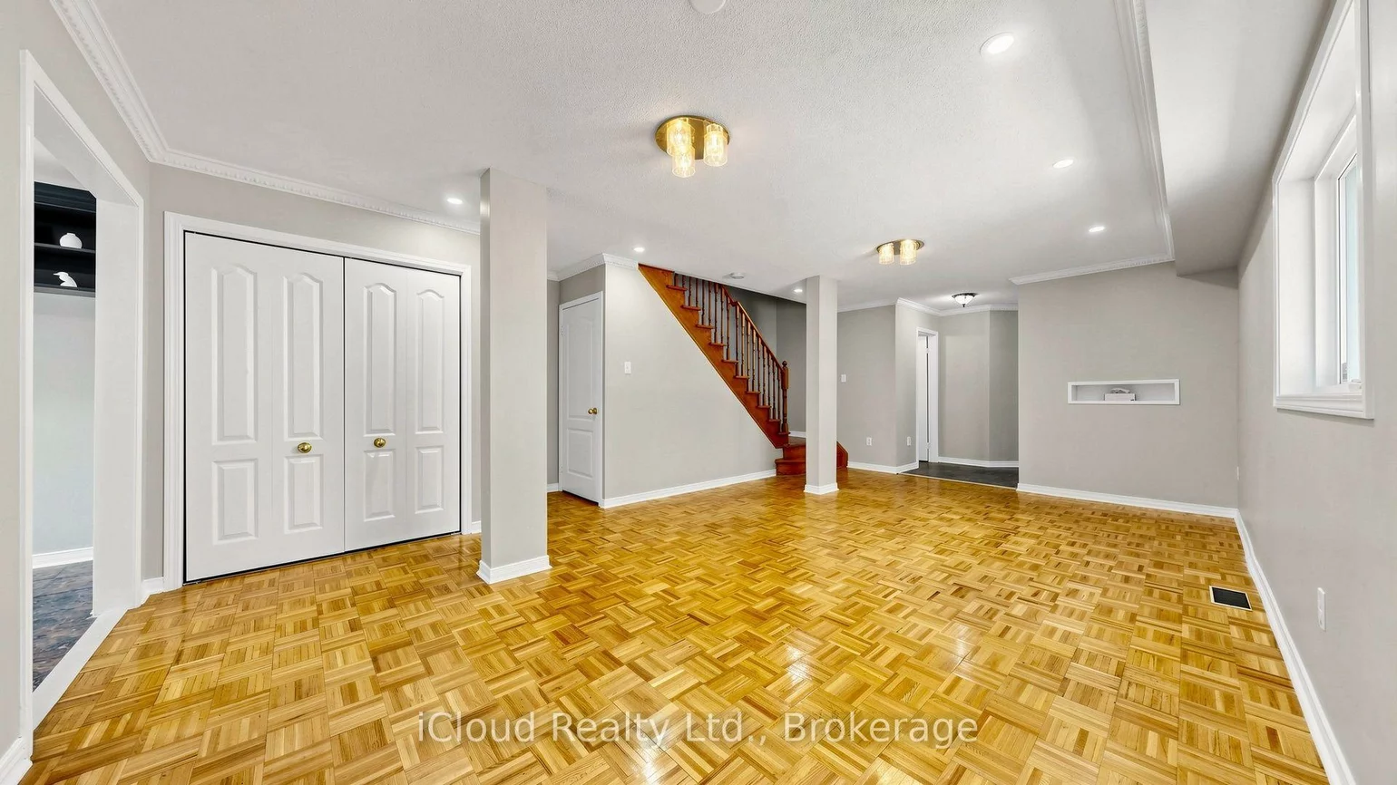 5661, Volpe, East Credit, Mississauga