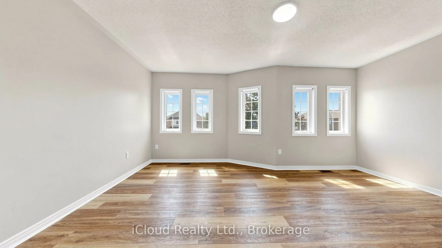 5661, Volpe, East Credit, Mississauga