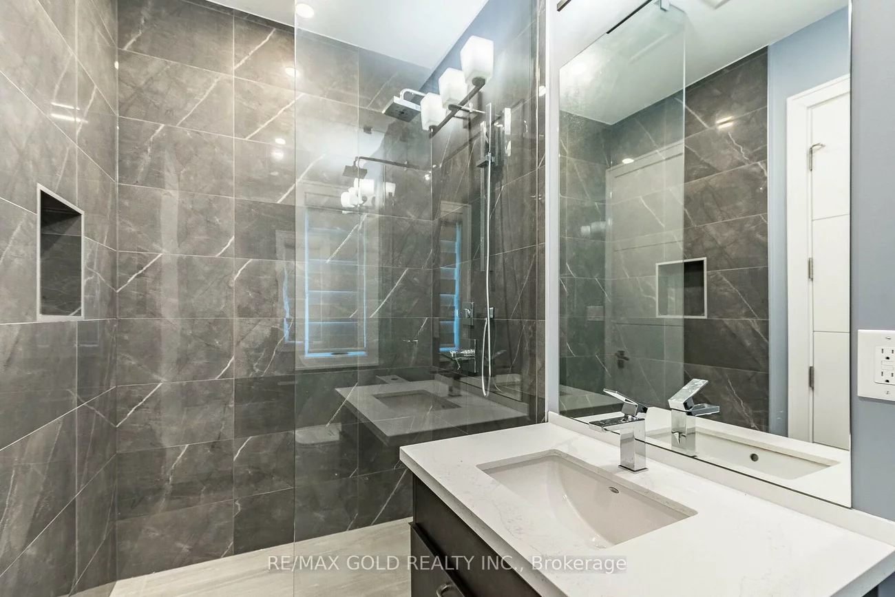 550, Vanessa, Lorne Park, Mississauga