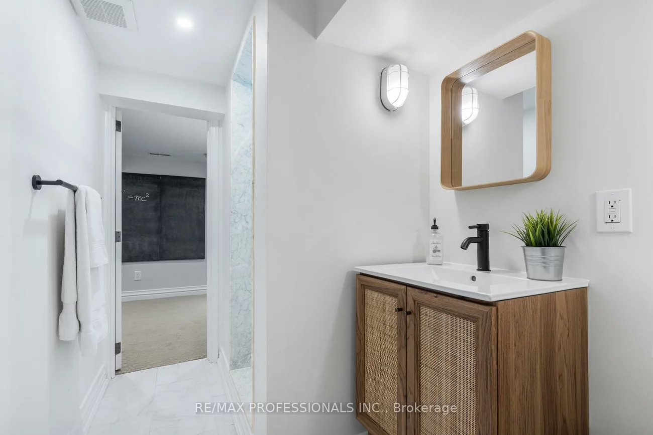 869, First, Lakeview, Mississauga