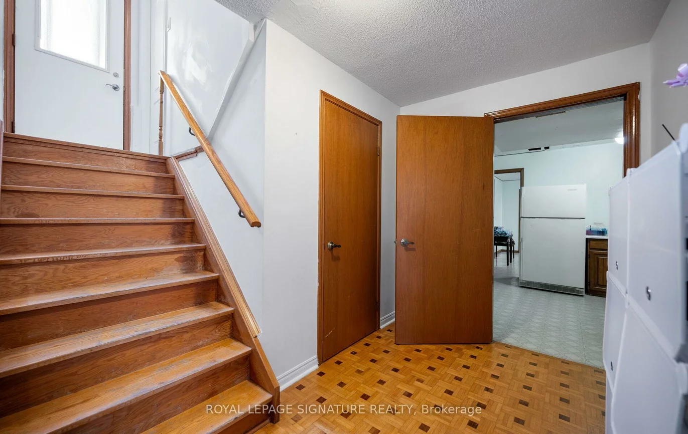 2221, Florian, Cooksville, Mississauga