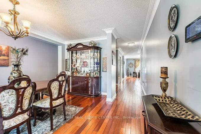 4782, James Austin, Hurontario, Mississauga