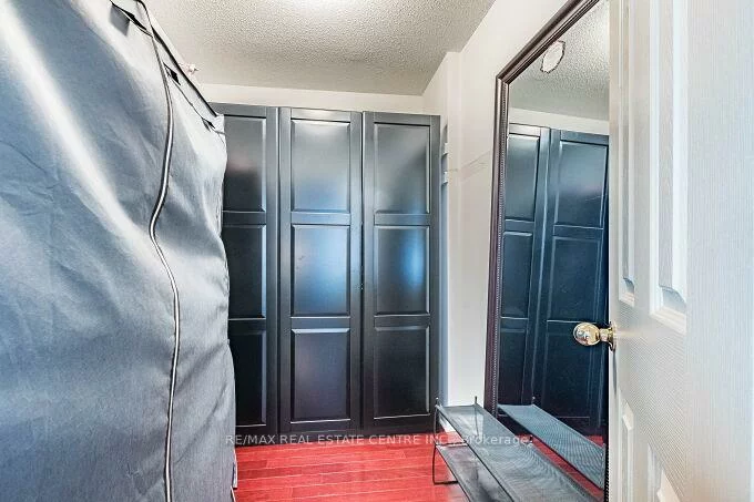 4782, James Austin, Hurontario, Mississauga