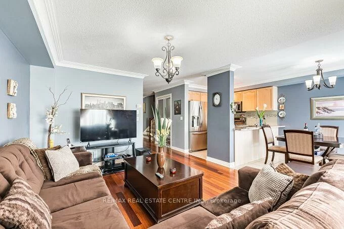 4782, James Austin, Hurontario, Mississauga