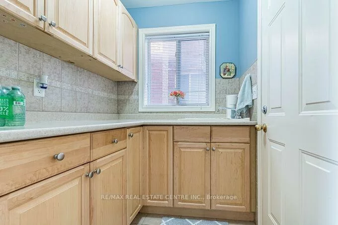 4782, James Austin, Hurontario, Mississauga