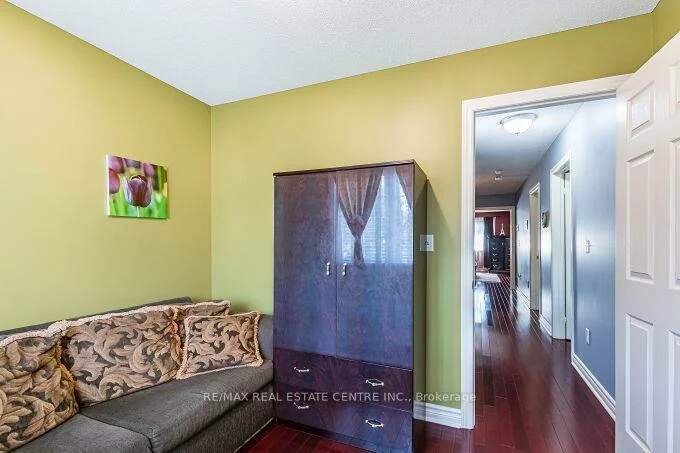 4782, James Austin, Hurontario, Mississauga