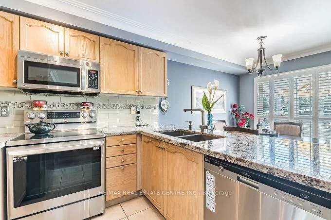 4782, James Austin, Hurontario, Mississauga