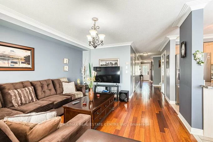 4782, James Austin, Hurontario, Mississauga