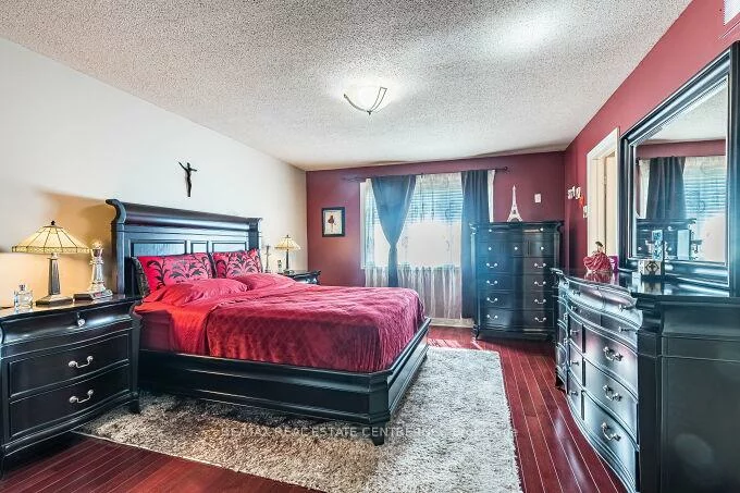 4782, James Austin, Hurontario, Mississauga