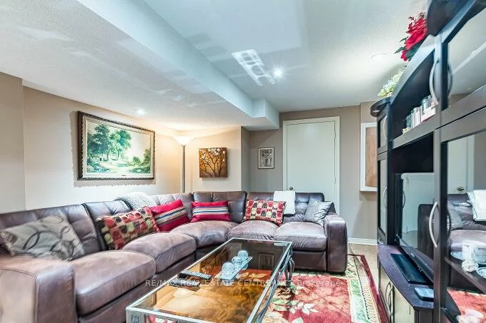 4782, James Austin, Hurontario, Mississauga