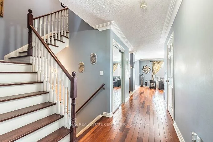 4782, James Austin, Hurontario, Mississauga
