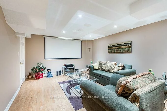 4782, James Austin, Hurontario, Mississauga
