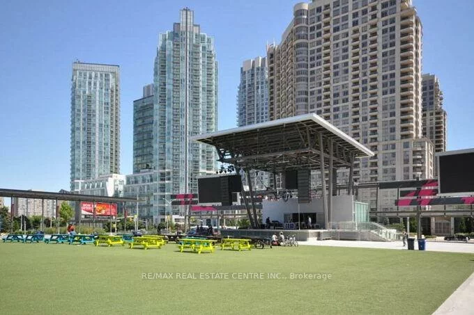 4782, James Austin, Hurontario, Mississauga