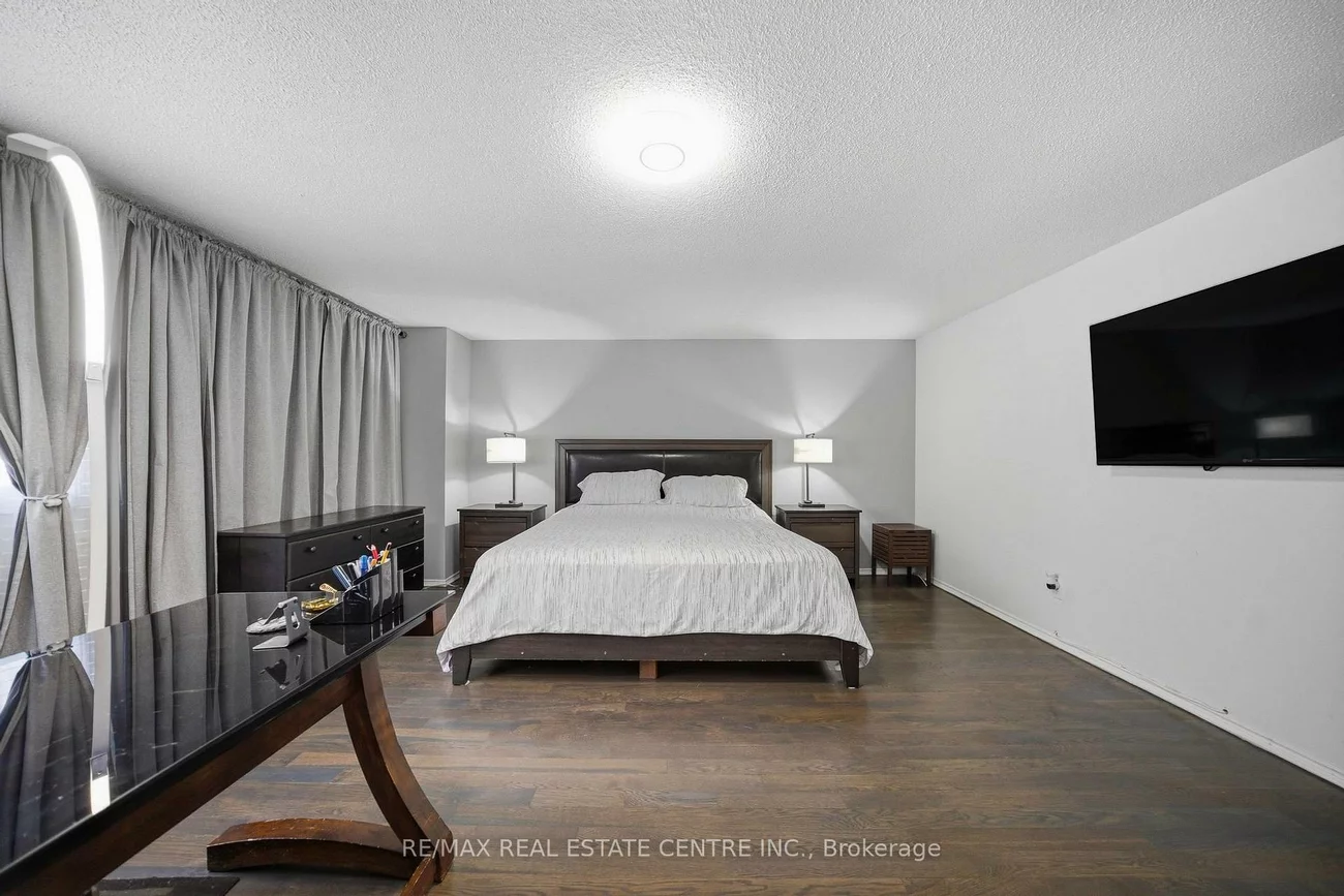 5235, Huntingfield, Hurontario, Mississauga