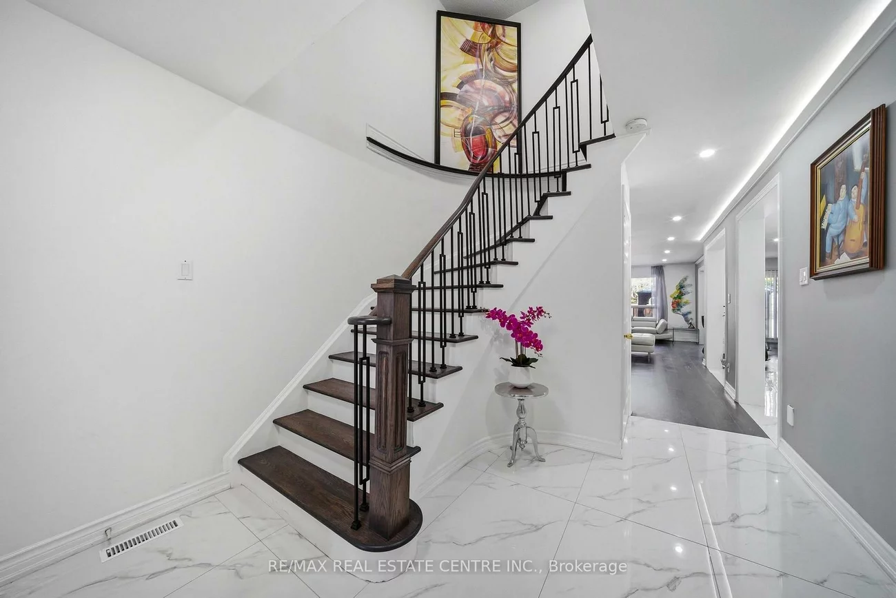 5235, Huntingfield, Hurontario, Mississauga
