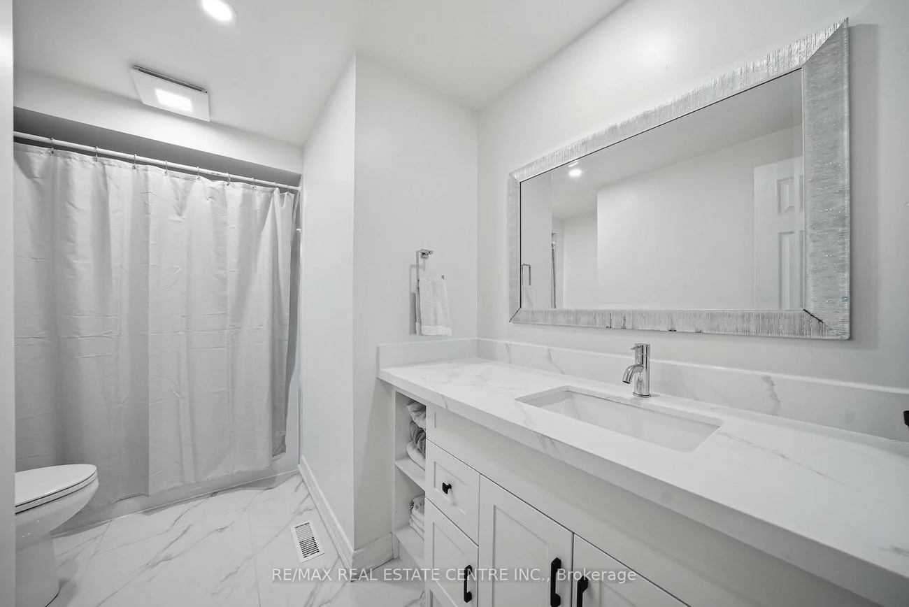 5235, Huntingfield, Hurontario, Mississauga