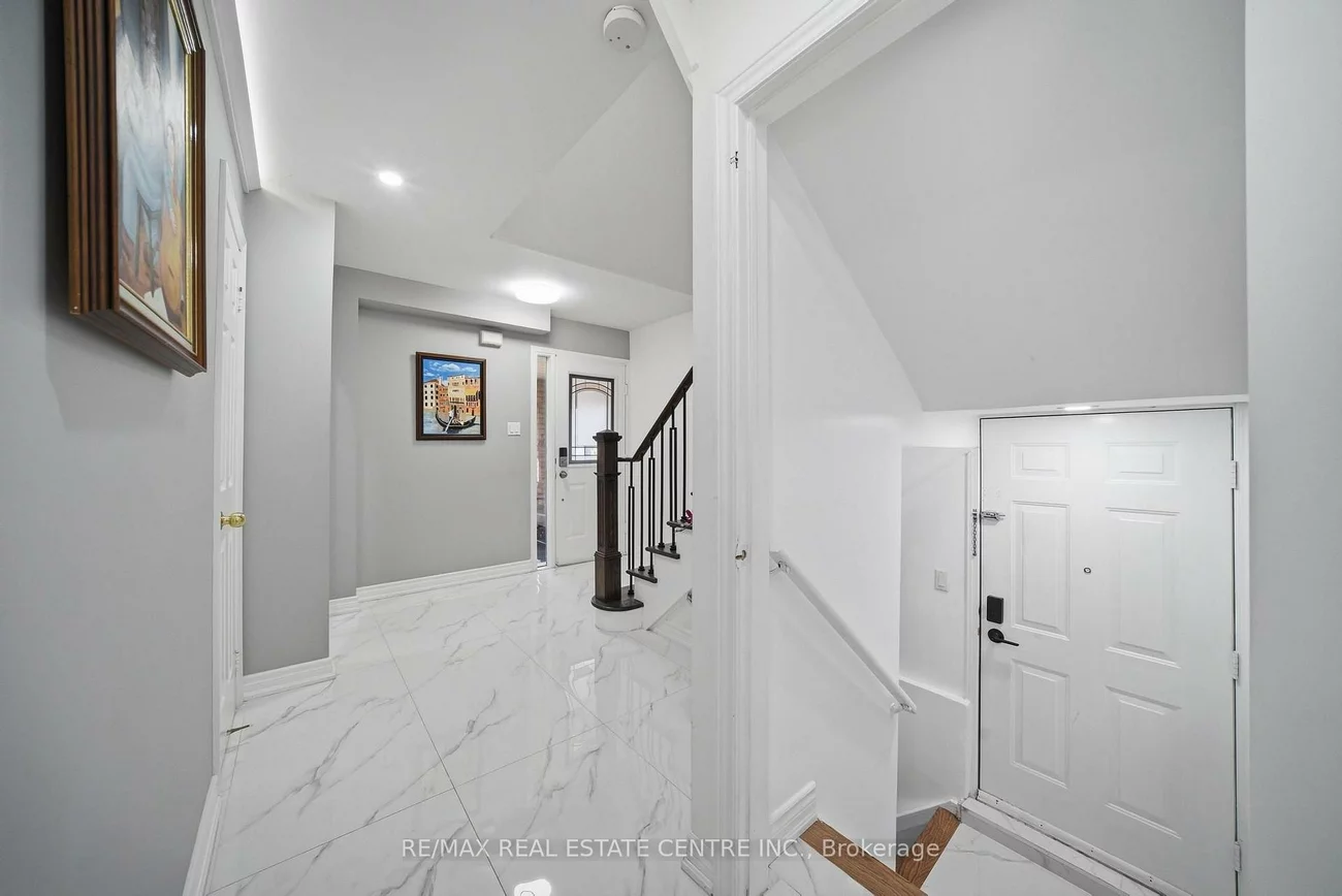 5235, Huntingfield, Hurontario, Mississauga