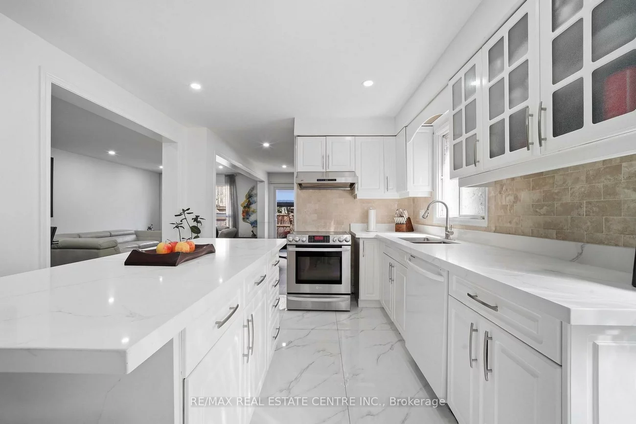 5235, Huntingfield, Hurontario, Mississauga