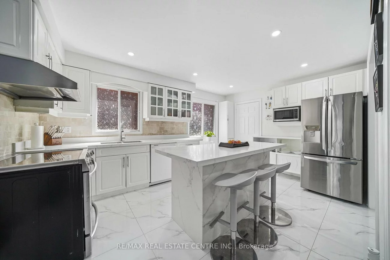 5235, Huntingfield, Hurontario, Mississauga
