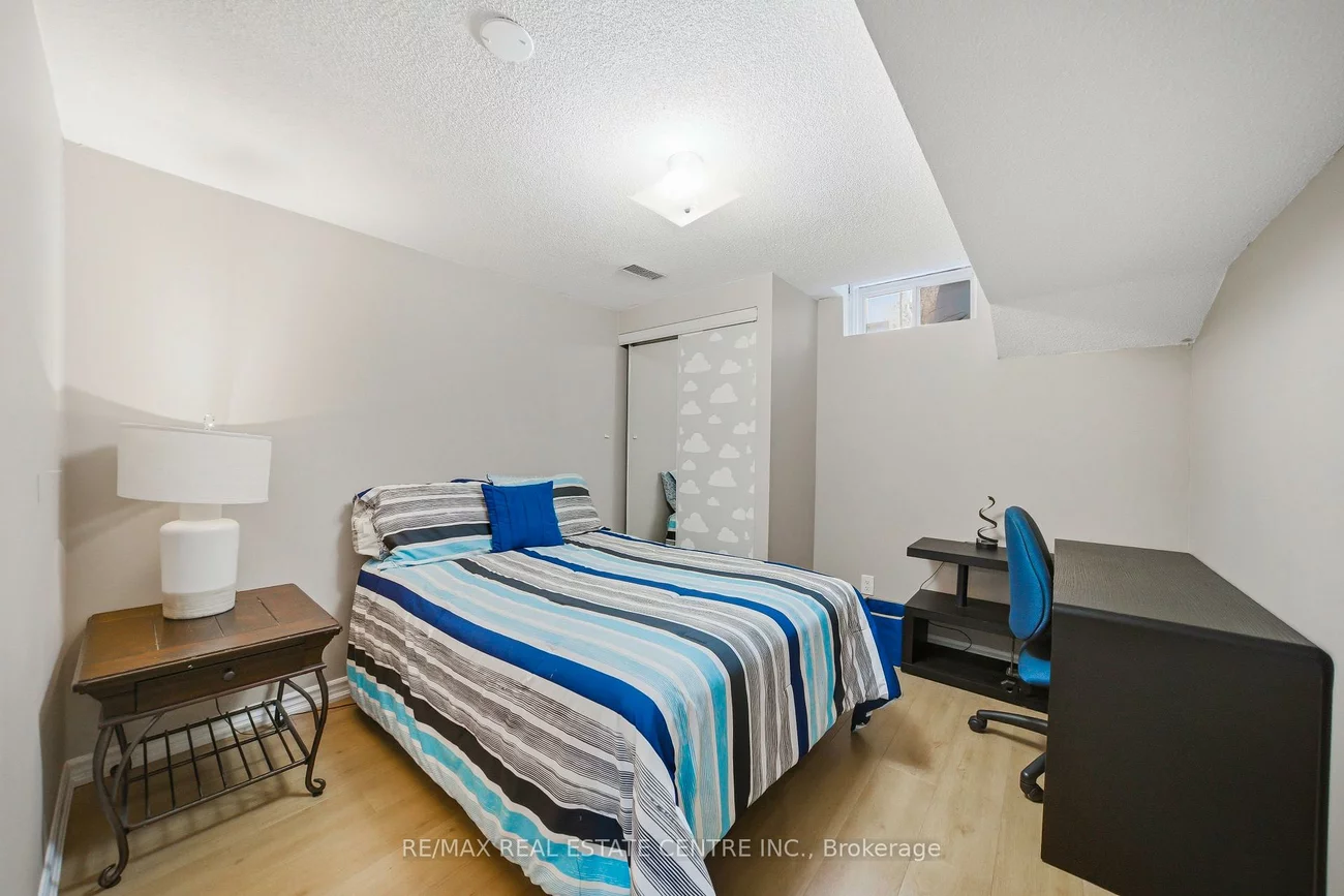5235, Huntingfield, Hurontario, Mississauga