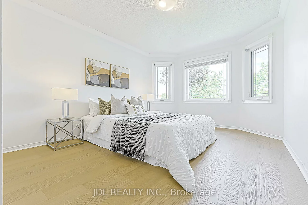 676, Ceremonial, Hurontario, Mississauga