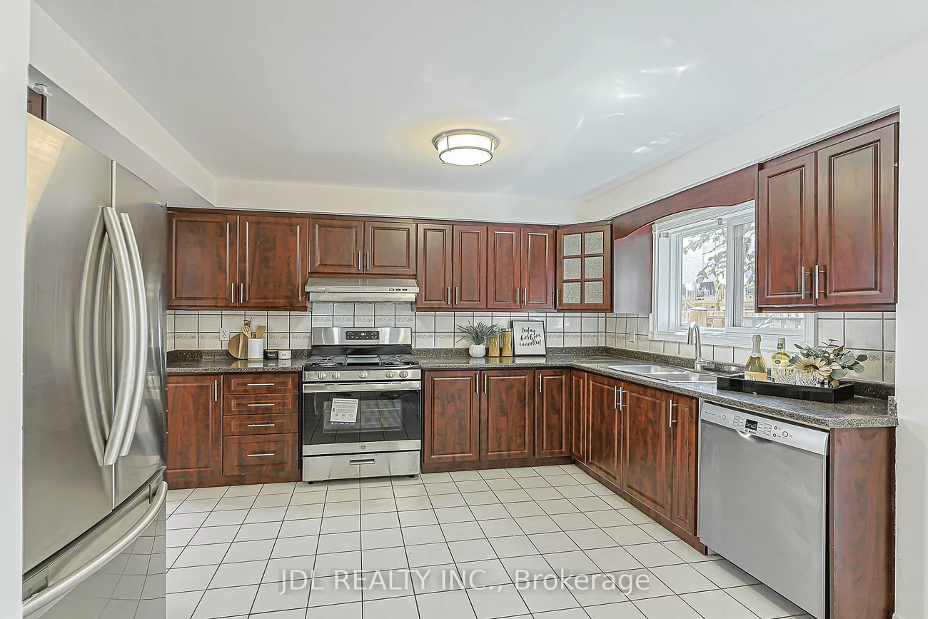 676, Ceremonial, Hurontario, Mississauga