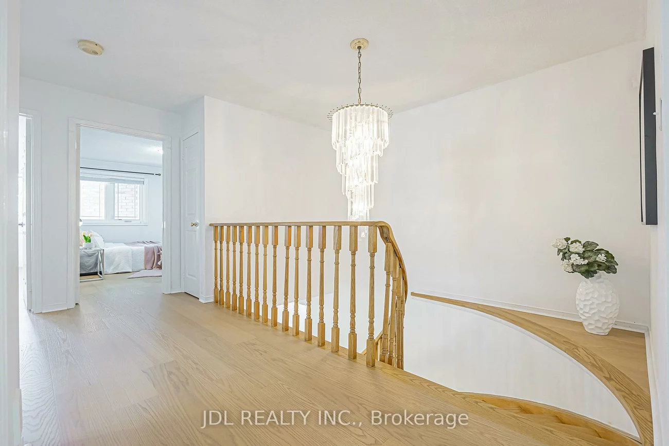 676, Ceremonial, Hurontario, Mississauga
