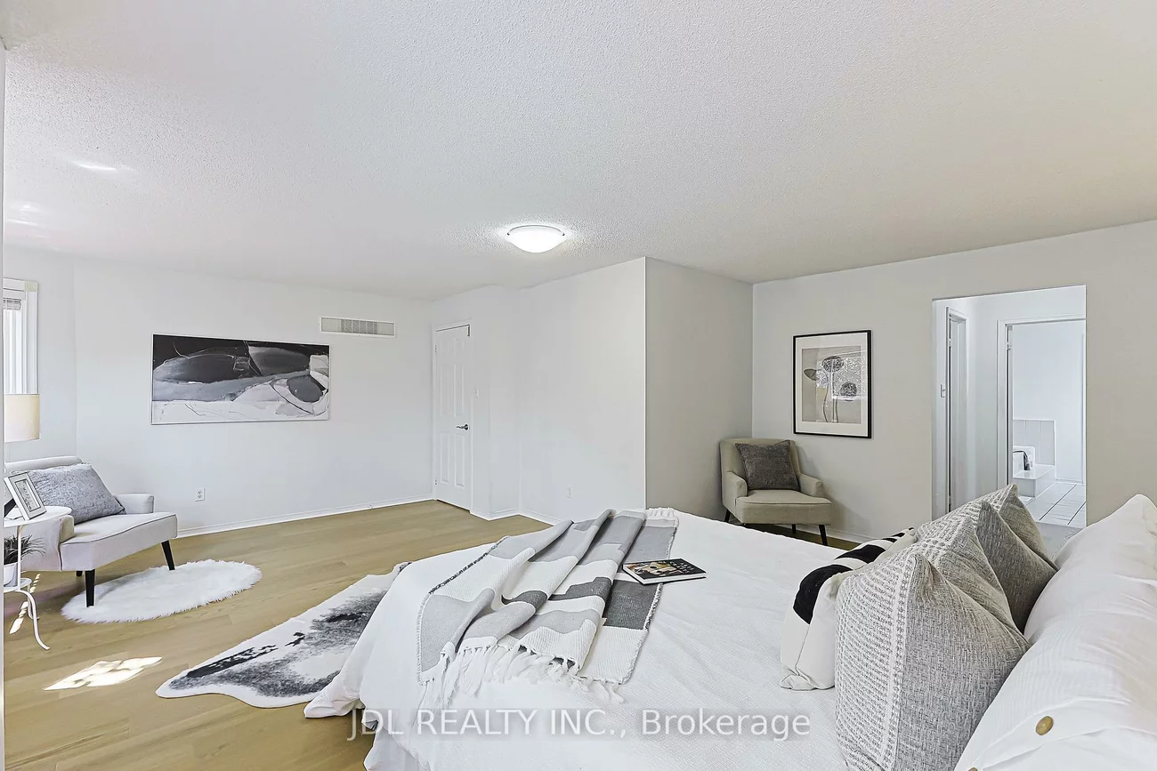676, Ceremonial, Hurontario, Mississauga