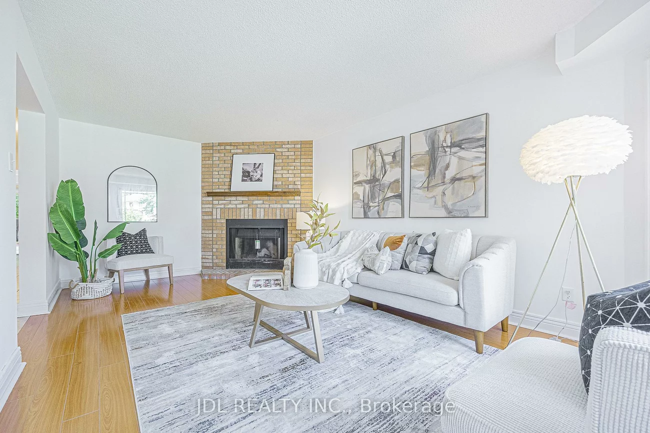 676, Ceremonial, Hurontario, Mississauga