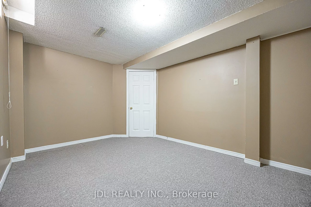 676, Ceremonial, Hurontario, Mississauga
