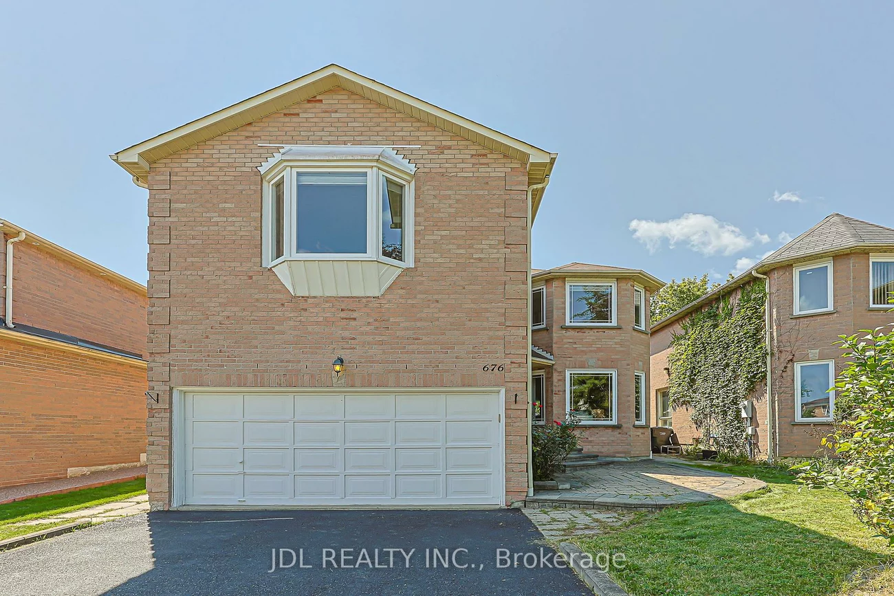676, Ceremonial, Hurontario, Mississauga