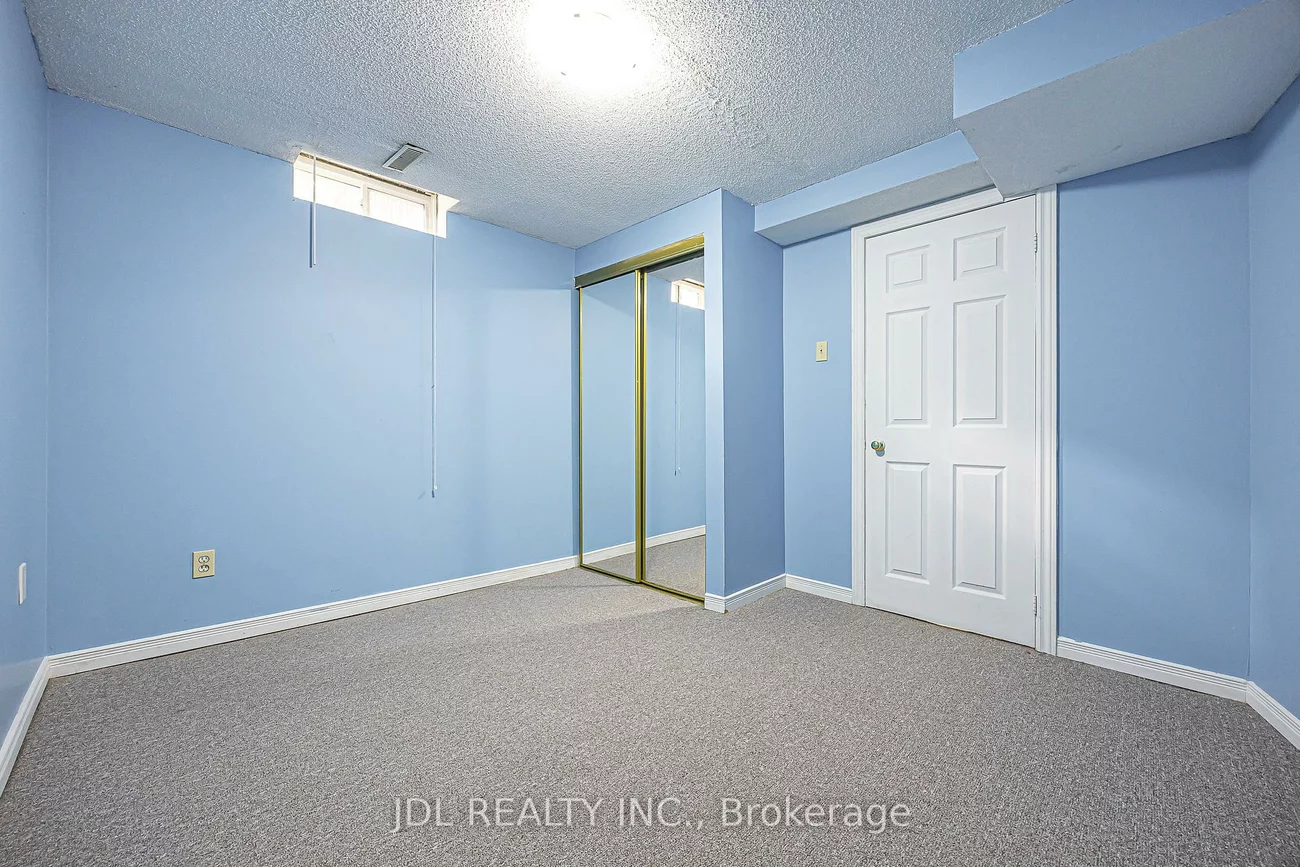 676, Ceremonial, Hurontario, Mississauga