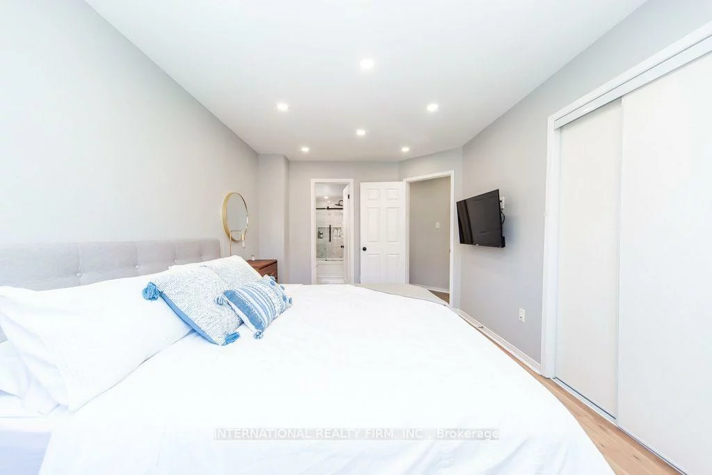 2745, Galleon, Central Erin Mills, Mississauga