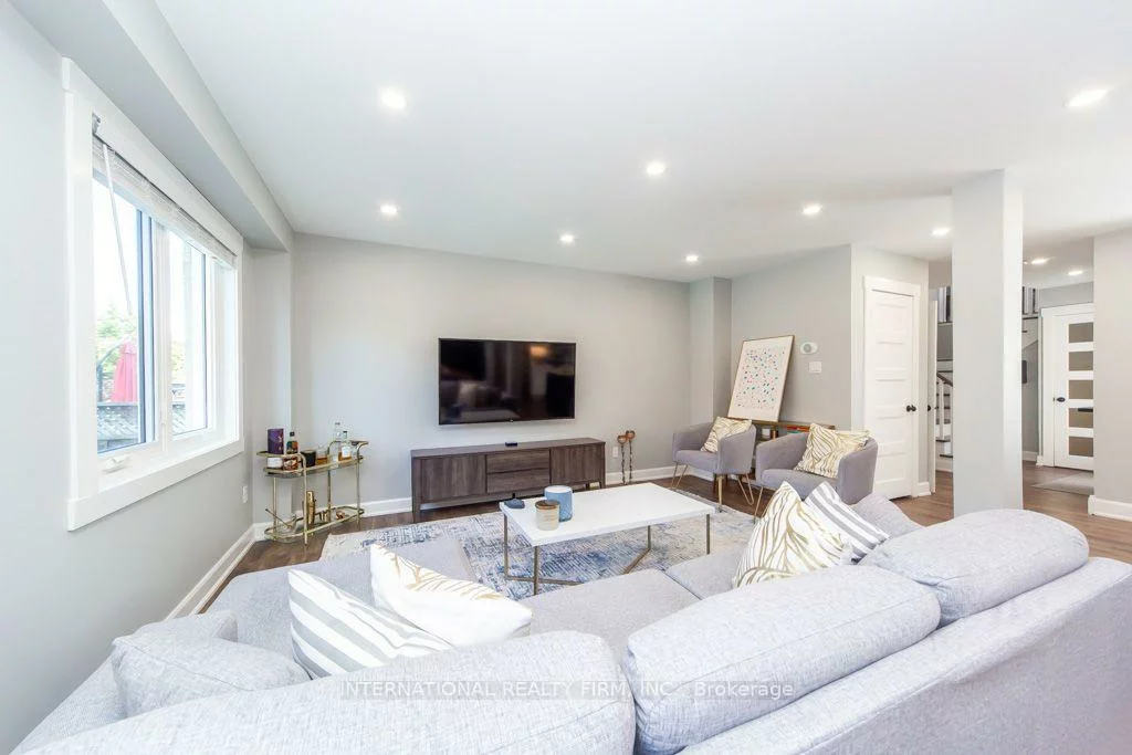 2745, Galleon, Central Erin Mills, Mississauga