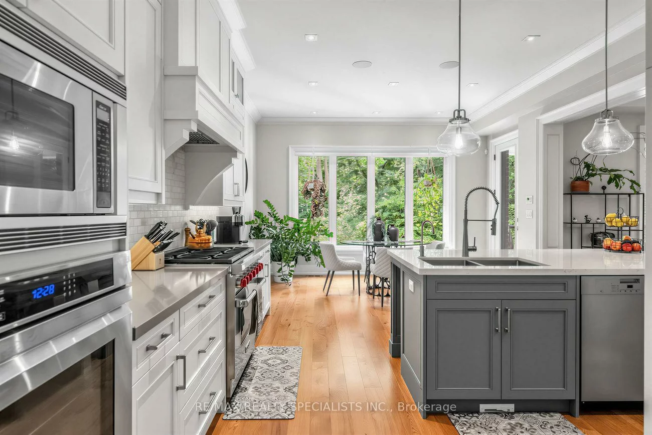 1534, Trotwood, Mineola, Mississauga