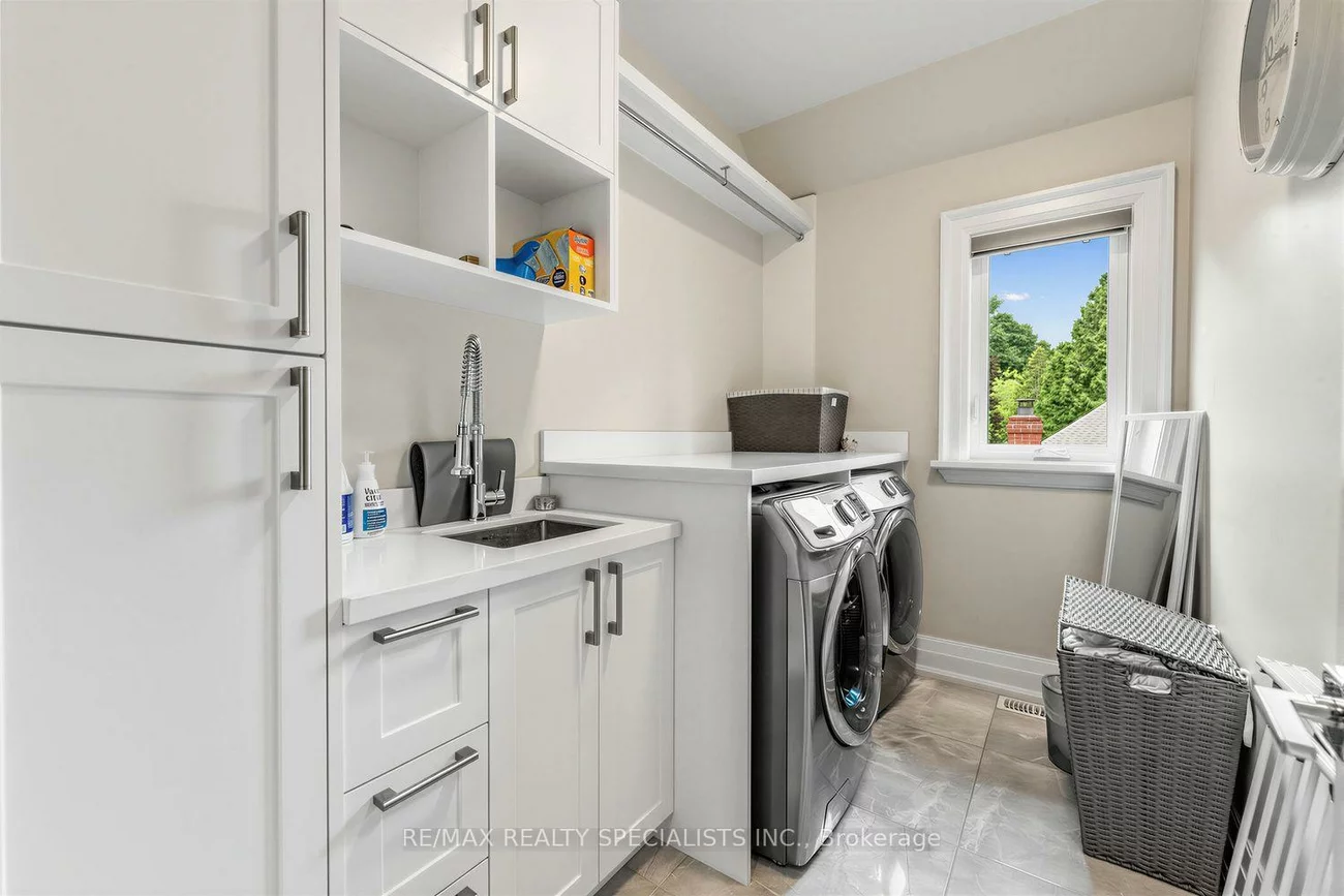 1534, Trotwood, Mineola, Mississauga