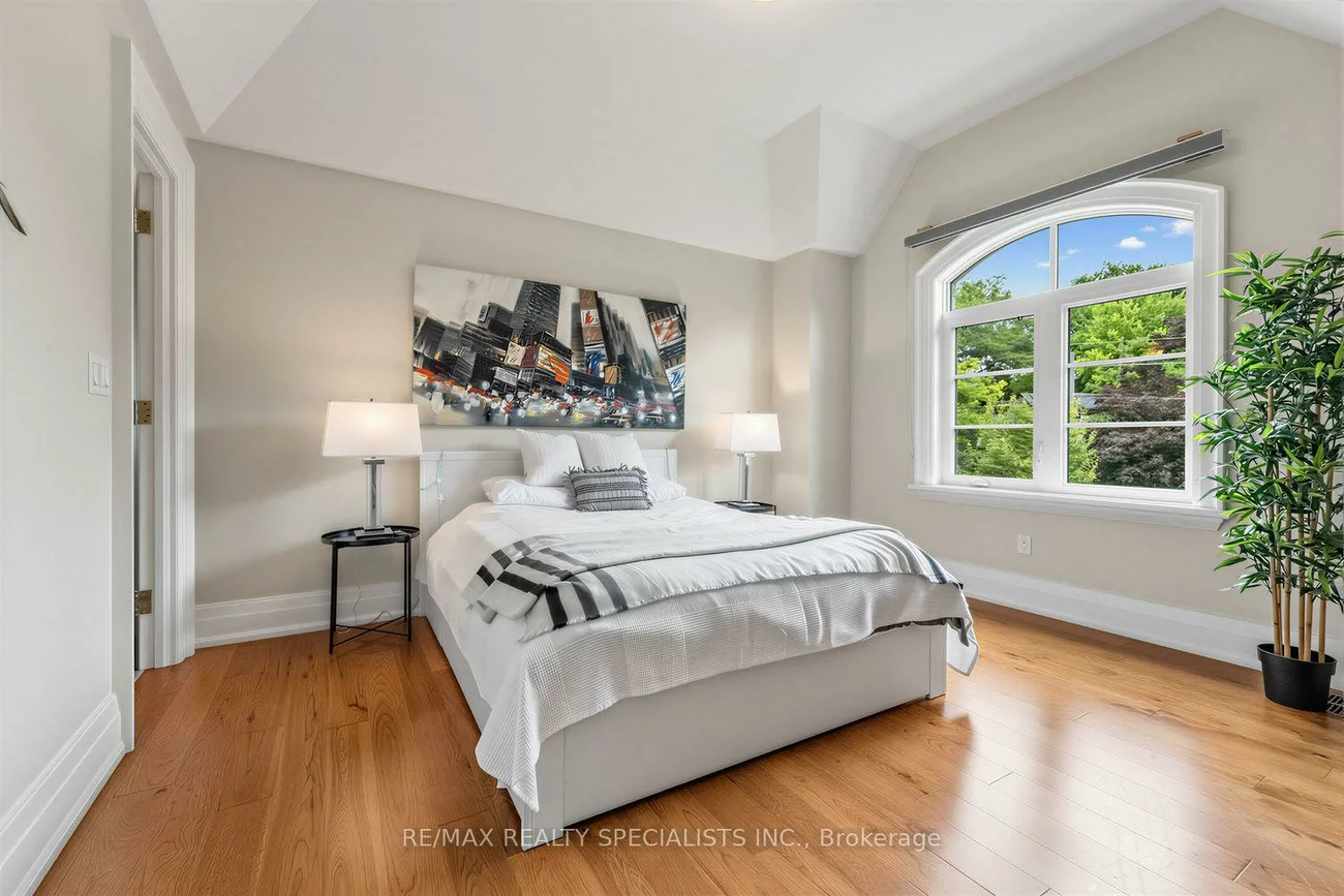 1534, Trotwood, Mineola, Mississauga