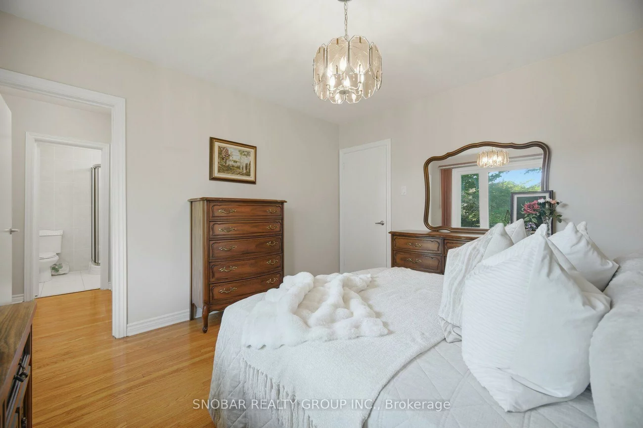 1408, Ballyclare, Erindale, Mississauga