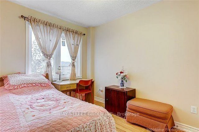 2870, Westbury, Central Erin Mills, Mississauga
