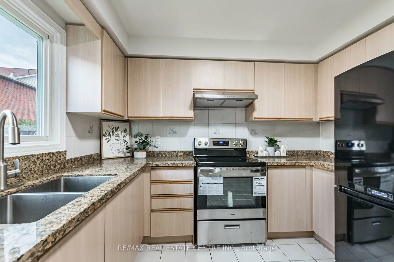 829, Stargazer, East Credit, Mississauga