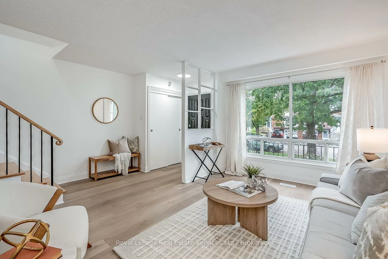 2403, Delkus, Cooksville, Mississauga