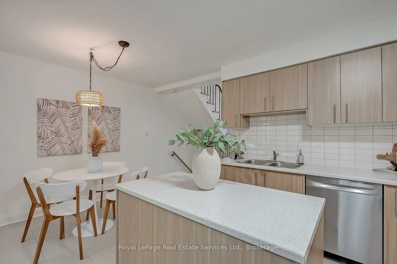 2403, Delkus, Cooksville, Mississauga