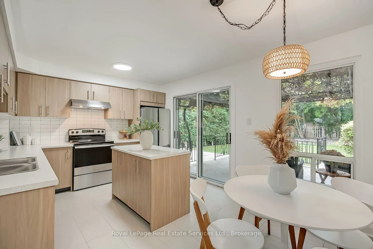 2403, Delkus, Cooksville, Mississauga