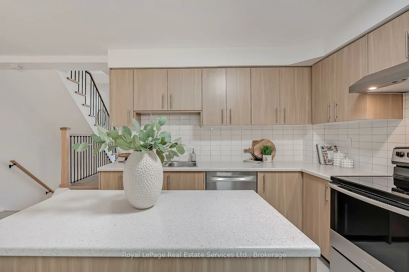 2403, Delkus, Cooksville, Mississauga