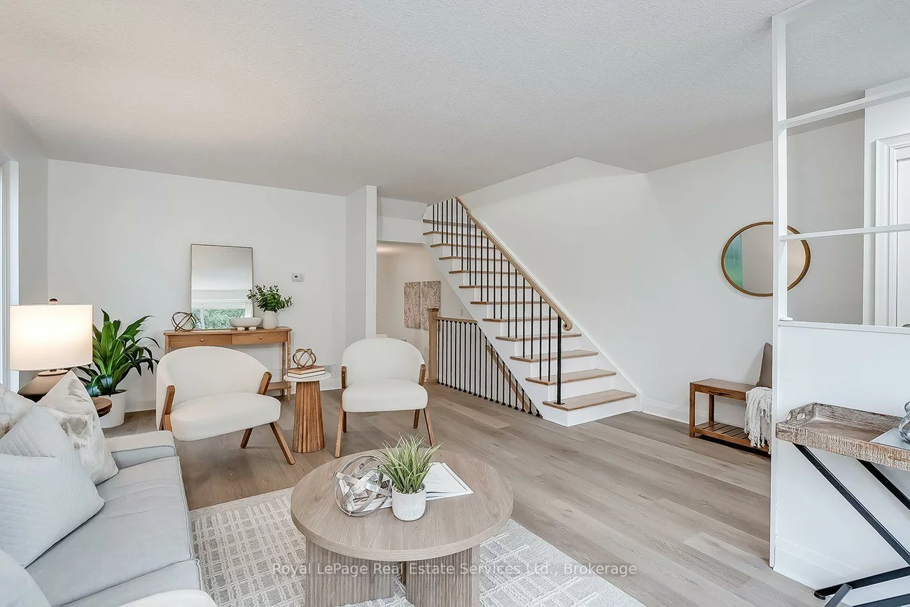 2403, Delkus, Cooksville, Mississauga
