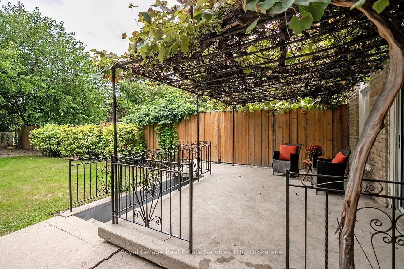2403, Delkus, Cooksville, Mississauga
